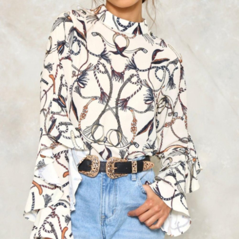 TASSLE STATEMENT SLEEVE TOP